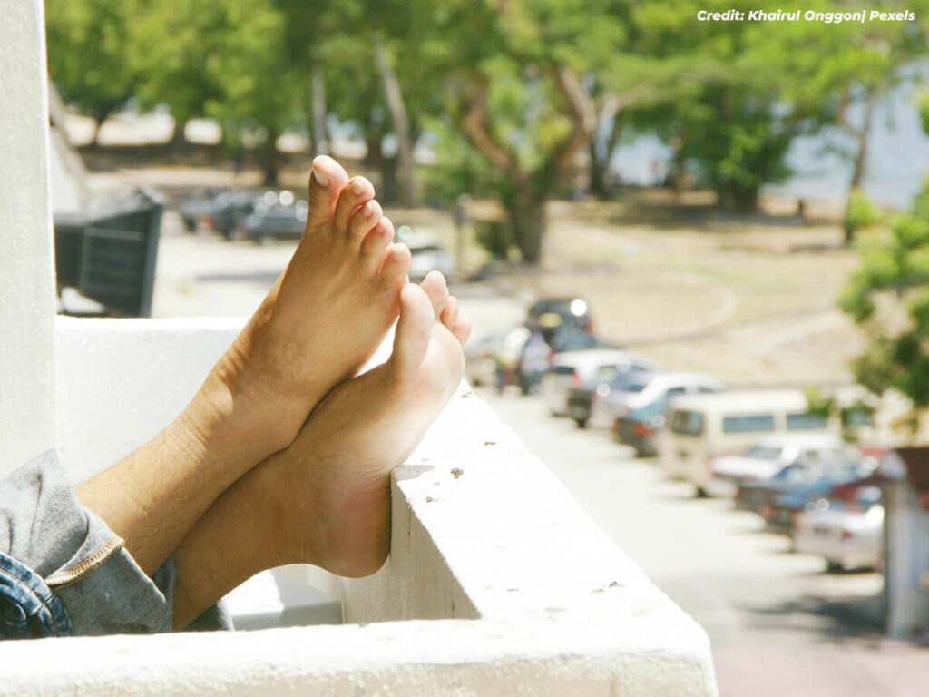 A-Daily-Routine-for-Healthy-Feet.